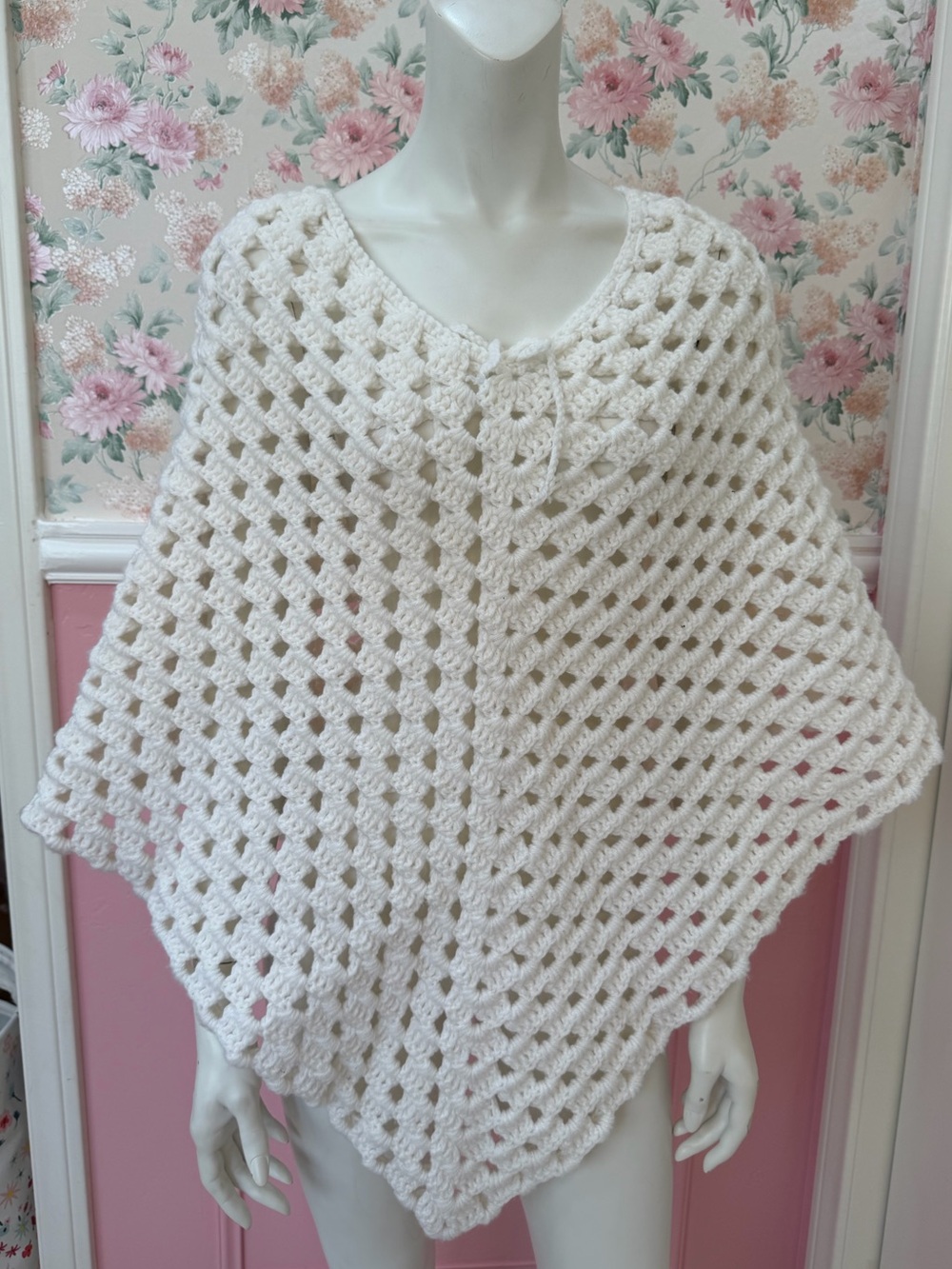 YWomen's Cream Crochet Poncho Sweater